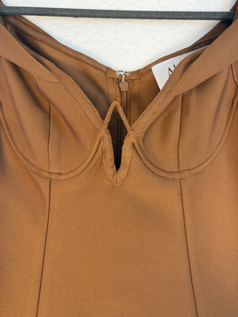 ALIEVA Jade Off-Shoulder Dress in Tawny Brown Size Medium - Picture 5 of 7